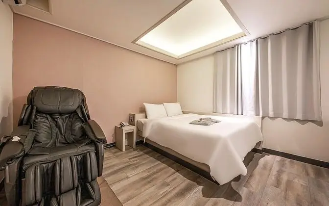 Oda (Junior Suite (Massage Chair Netflix A)