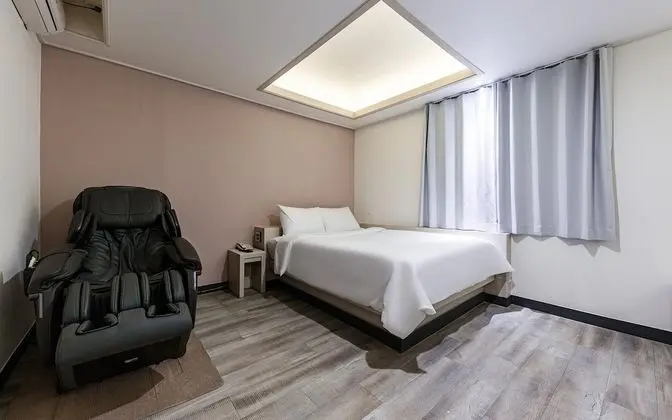 Oda (Junior Suite (Massage Chair Netflix A)