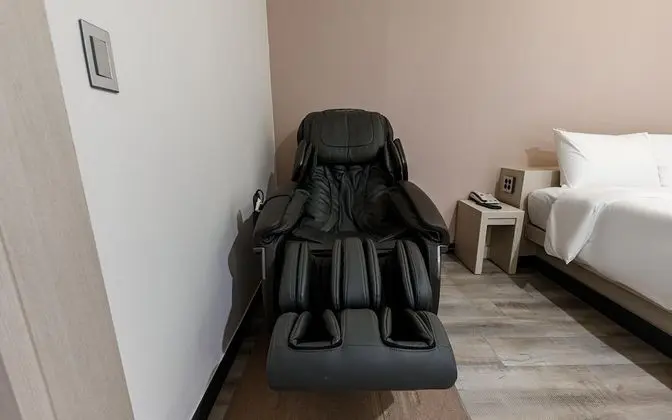 Oda (Junior Suite (Massage Chair Netflix A)