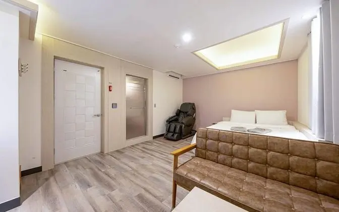 Oda (Junior Suite (Massage Chair Netflix A)