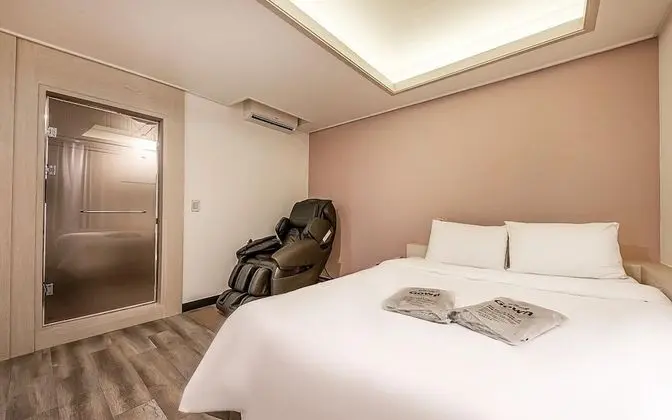 Oda (Junior Suite (Massage Chair Netflix A)