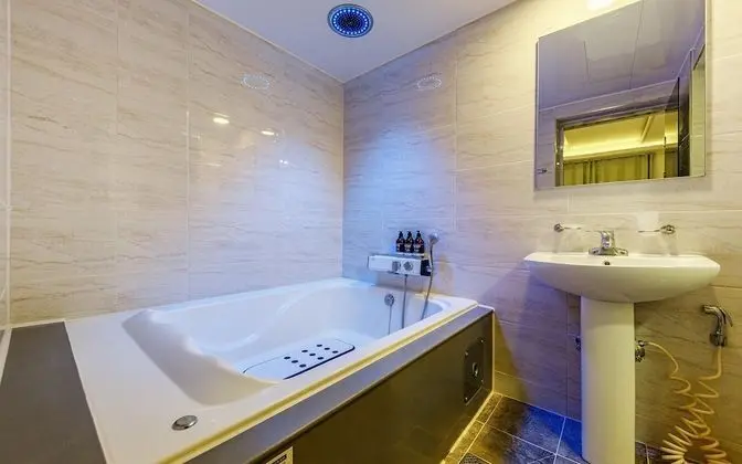 Oda (VIP (Netflix Available Sauna High Per)