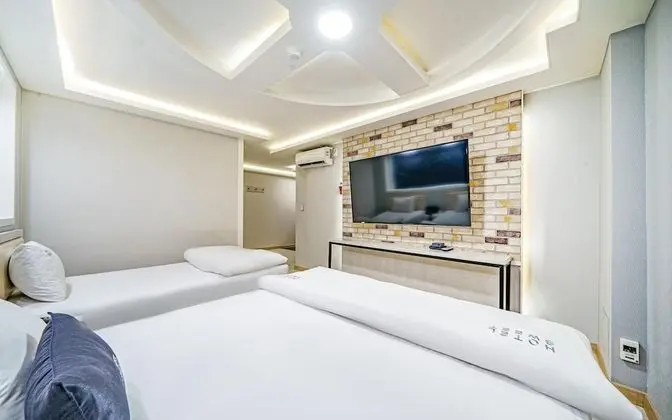 Oda (Suite Twin Room - Breakfast Included )