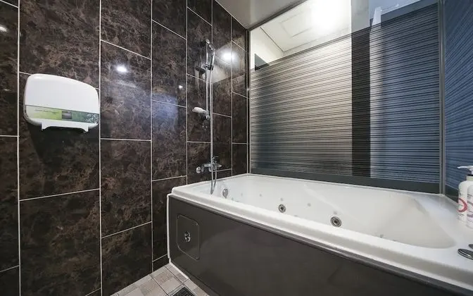 Oda (Semi-private room A (Couple PC Spa))