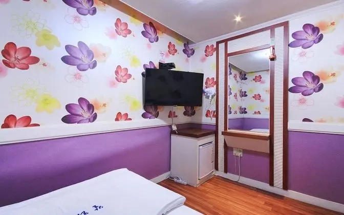 Oda (Mini Room)