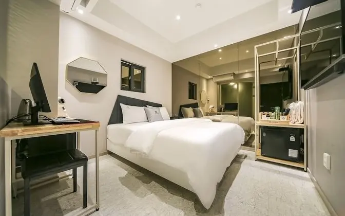 Oda (Standard (Netflix & Disney Plus avail)