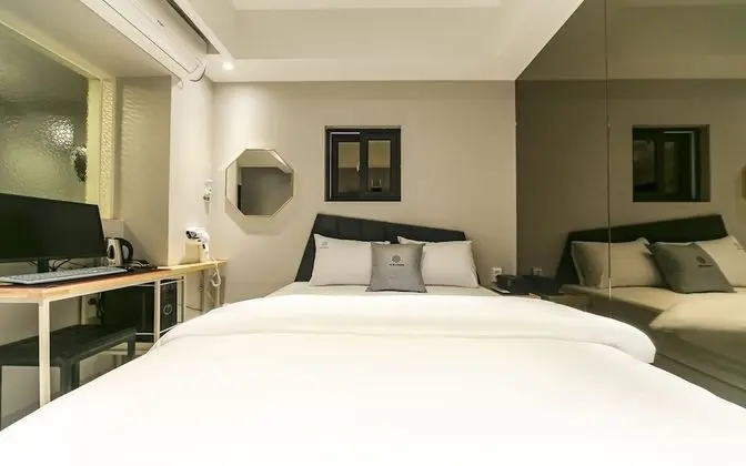 Oda (Standard (Netflix & Disney Plus avail)