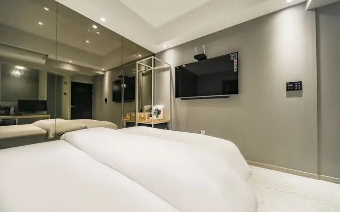 Oda (Standard (Netflix & Disney Plus avail)