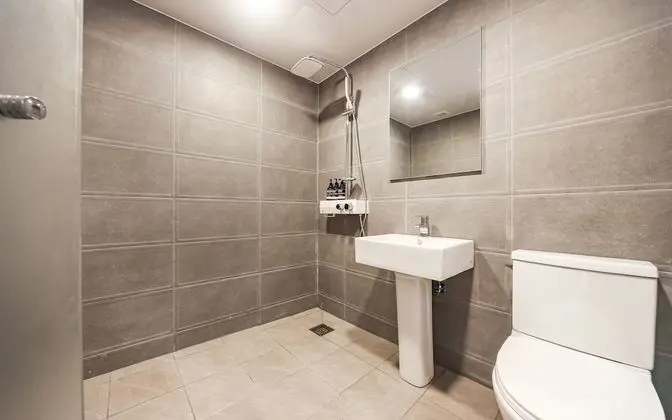 Oda (Standard (Netflix & Disney Plus avail)