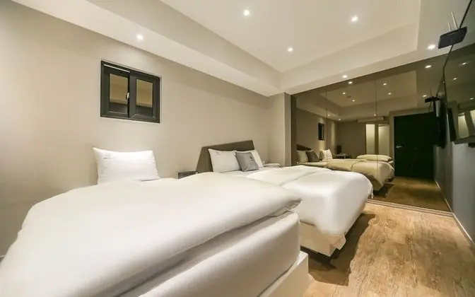 Oda (Twin (Netflix & Disney Plus available)