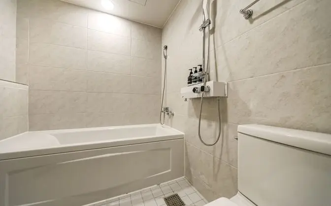 Oda (Twin (Netflix & Disney Plus available)