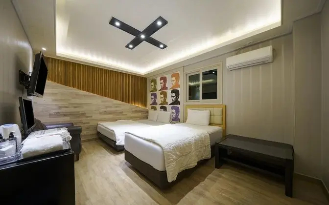 Oda (Twin (Netflix available 1 double bed )