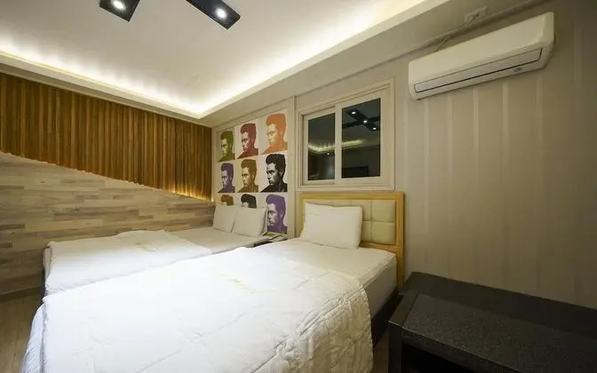 Oda (Twin (Netflix available 1 double bed )