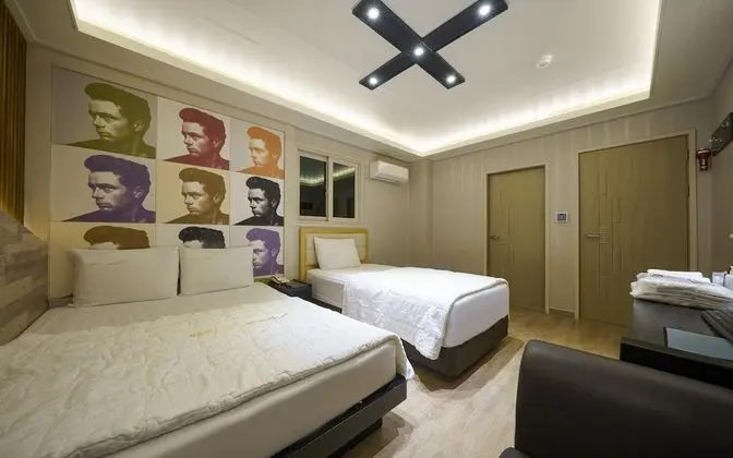 Oda (Twin (Netflix available 1 double bed )