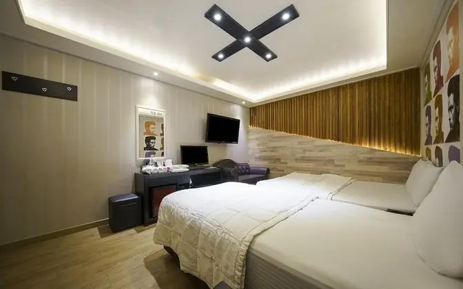 Oda (Twin (Netflix available 1 double bed )