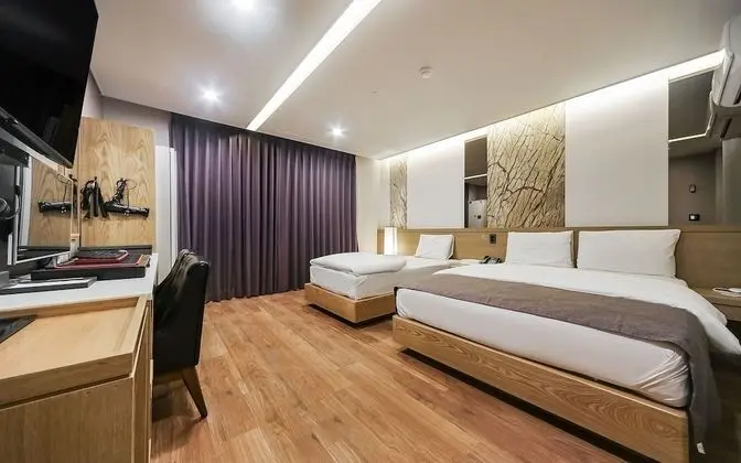 Oda (VIP Twin (Netflix viewing latest DVD )