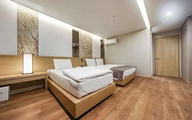 Oda (VIP Twin (Netflix viewing latest DVD )