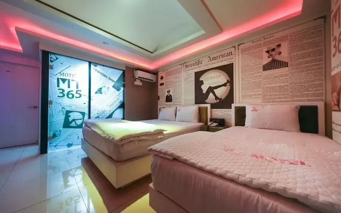 Oda (Twin (Two Beds))