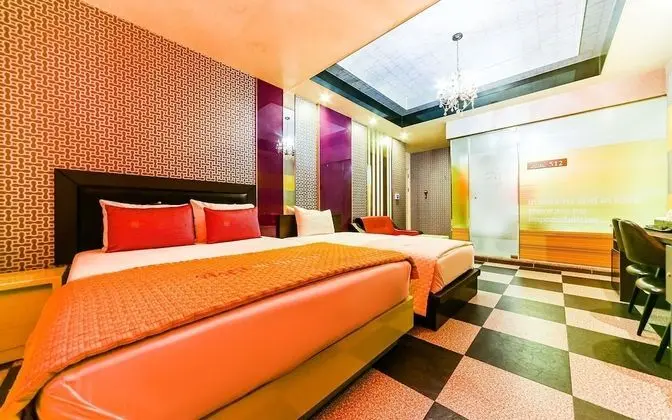Oda (Deluxe Twin Room (2PC Netflix YouTube)