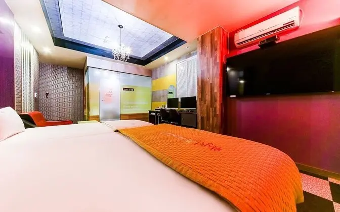 Oda (Deluxe Twin Room (2PC Netflix YouTube)