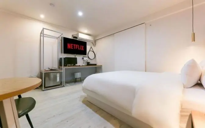 Oda (Deluxe Double [Available to watch Net)