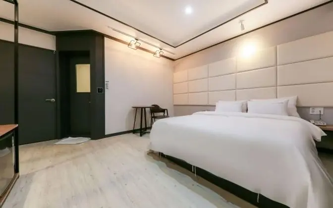 Oda (Standard Double [All rooms can watch )