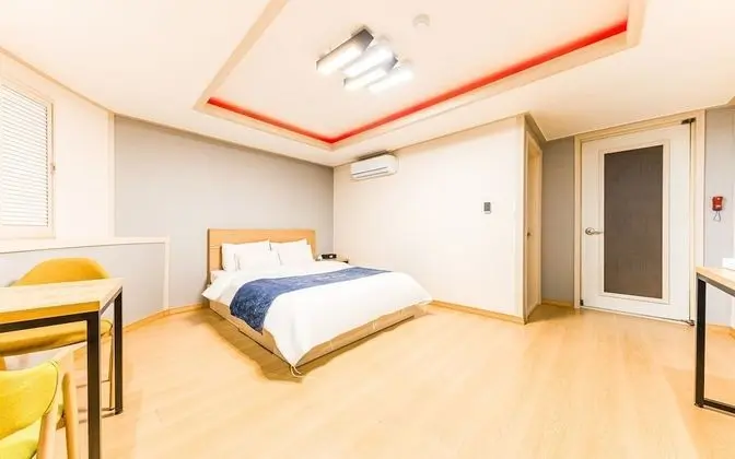 Oda (Deluxe A (Netflix Available Large Bat)