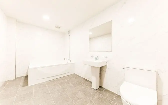 Oda (Deluxe A (Netflix Available Large Bat)