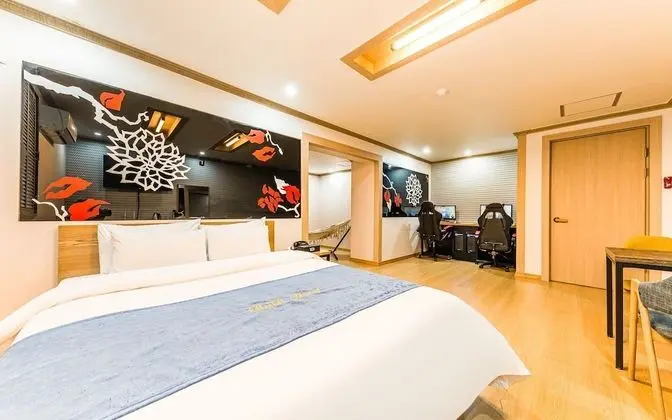 Oda (Suite Room (Netflix Available 2 PC - )