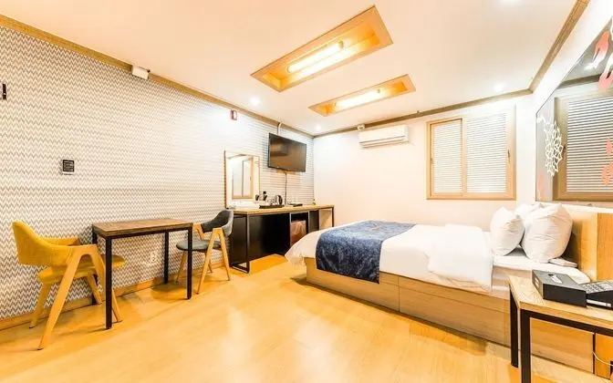 Oda (Suite Room (Netflix Available 2 PC - )