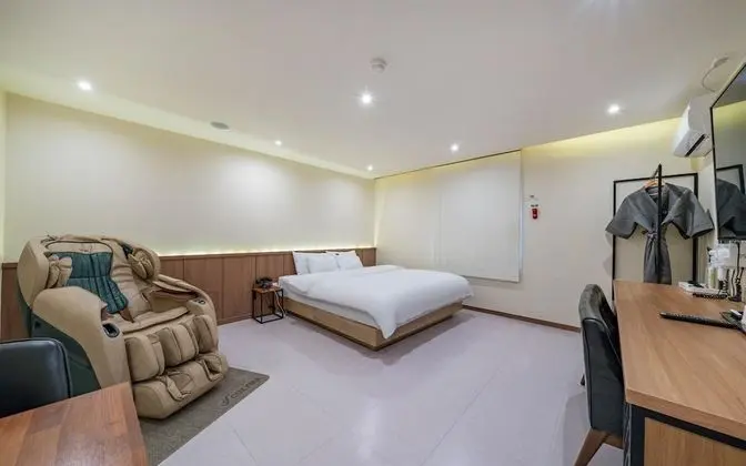 Oda (VIP-massage chair(massage chair65inch)