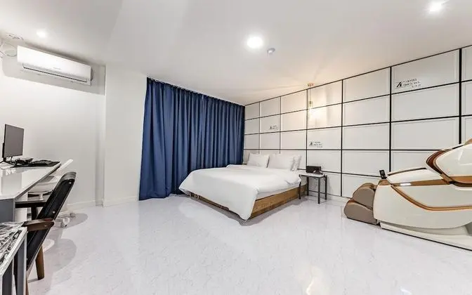 Oda (Superior-Massage(Massage chair65"smar)