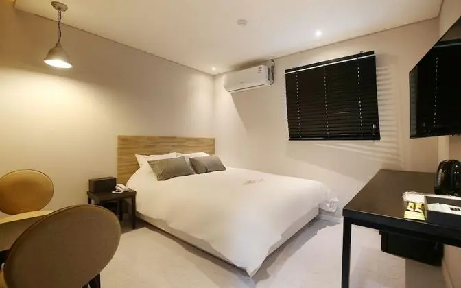 Oda (Business Standard (Bed Topper))