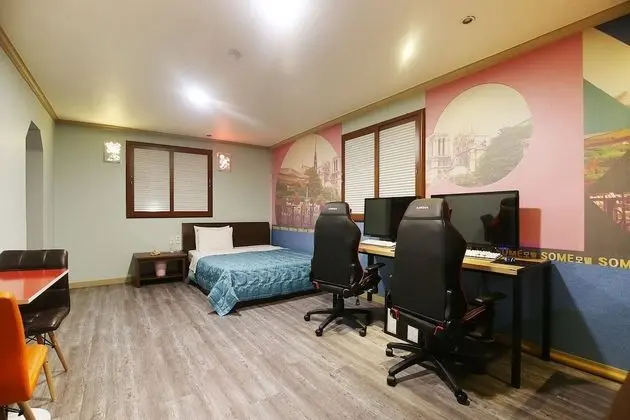 Oda (Suite room (Game PC2-LOL Overwatch))