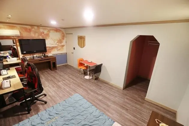 Oda (Suite room (Game PC2-LOL Overwatch))