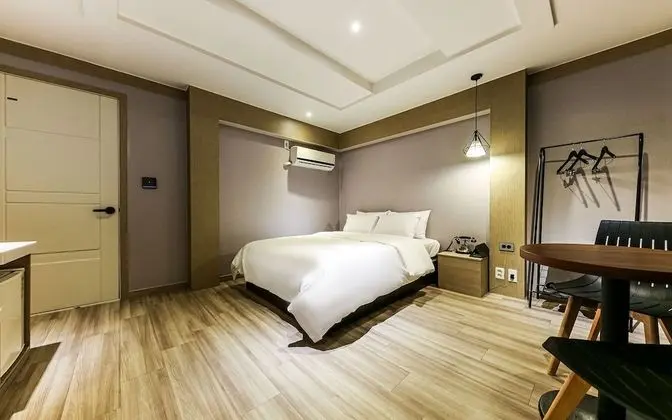 Oda (Standard B (Netflix viewing bathtub))