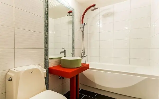 Oda (Standard B (Netflix viewing bathtub))