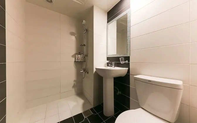 Oda (Deluxe-Cine Marum (screen Netflix ava)