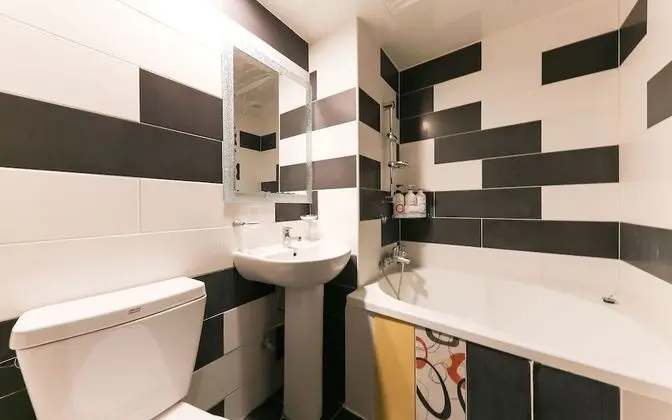 Oda (Mirror room (You can watch Netflix))