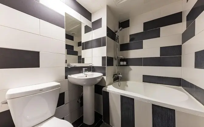 Oda (Mirror room (You can watch Netflix))