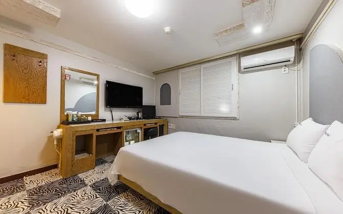 Oda (Standard Room - B (Netflix available))