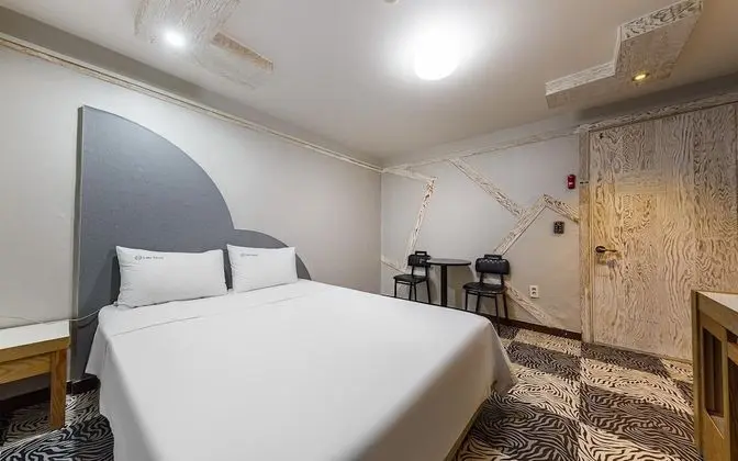 Oda (Standard Room - B (Netflix available))