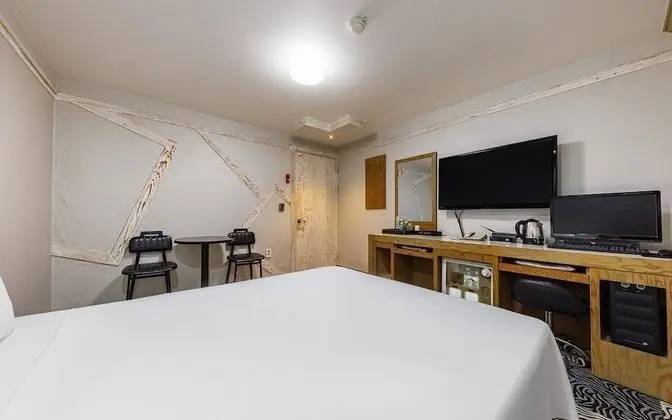 Oda (Standard Room - B (Netflix available))