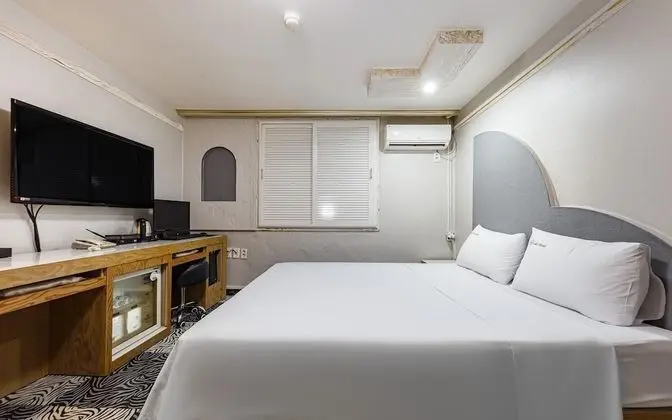 Oda (Standard Room - B (Netflix available))