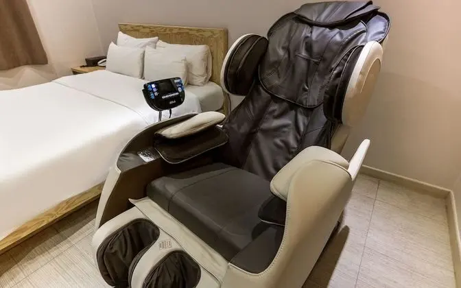 Oda (Deluxe massage chair (i5-10th generat)