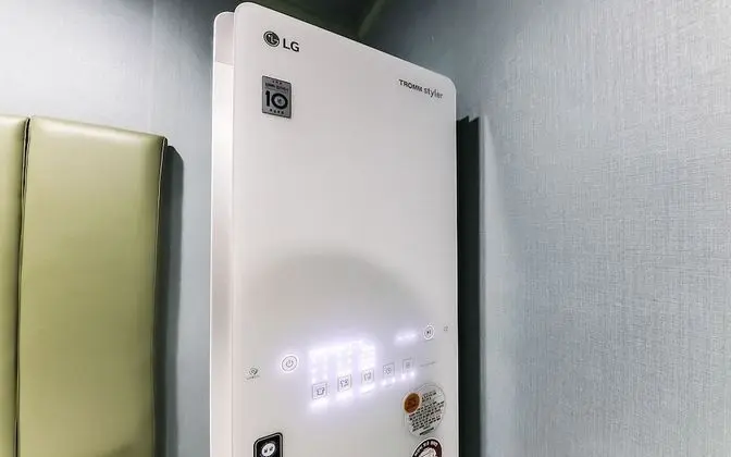 Oda (Deluxe clothing care room (65 inch sm)