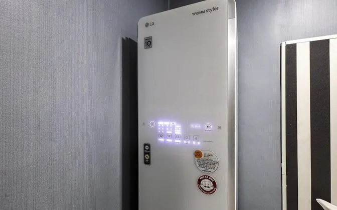 Oda (Deluxe clothing care room (65 inch sm)