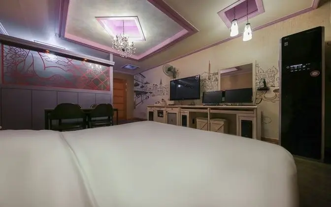 Oda (Group room (styler dining table))