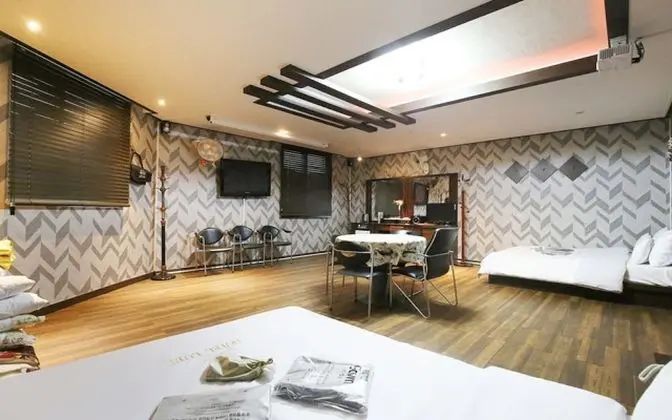 Oda (Large Cinema Party Room)