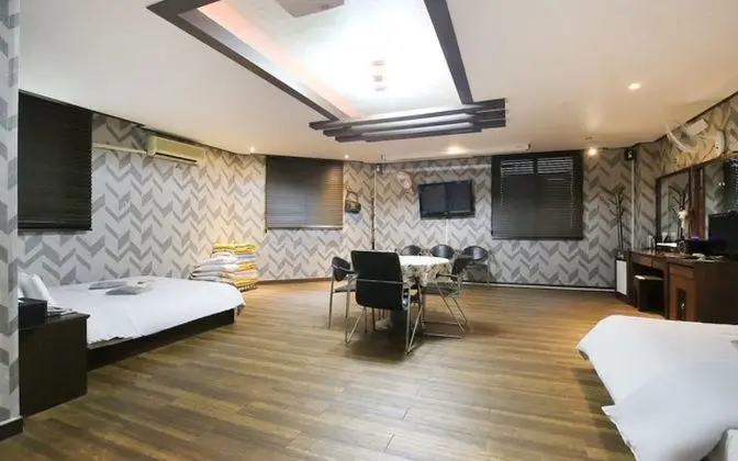 Oda (Large Cinema Party Room)